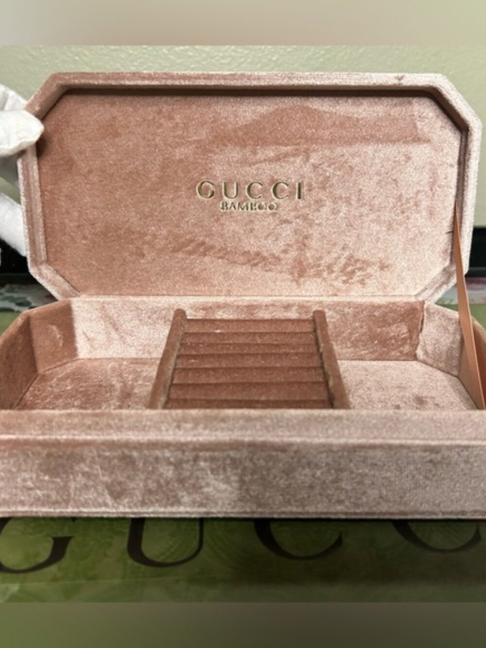 NWOT GUCCI Beauty GWP PINK Velvet Jewelry Box